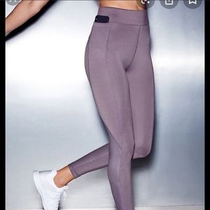 NWOT Fabletics 7/8” Leggings